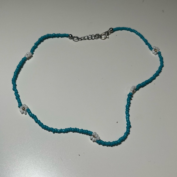 Lot of 2 HANDMADE Flower Beaded Necklaces - Picture 4 of 5